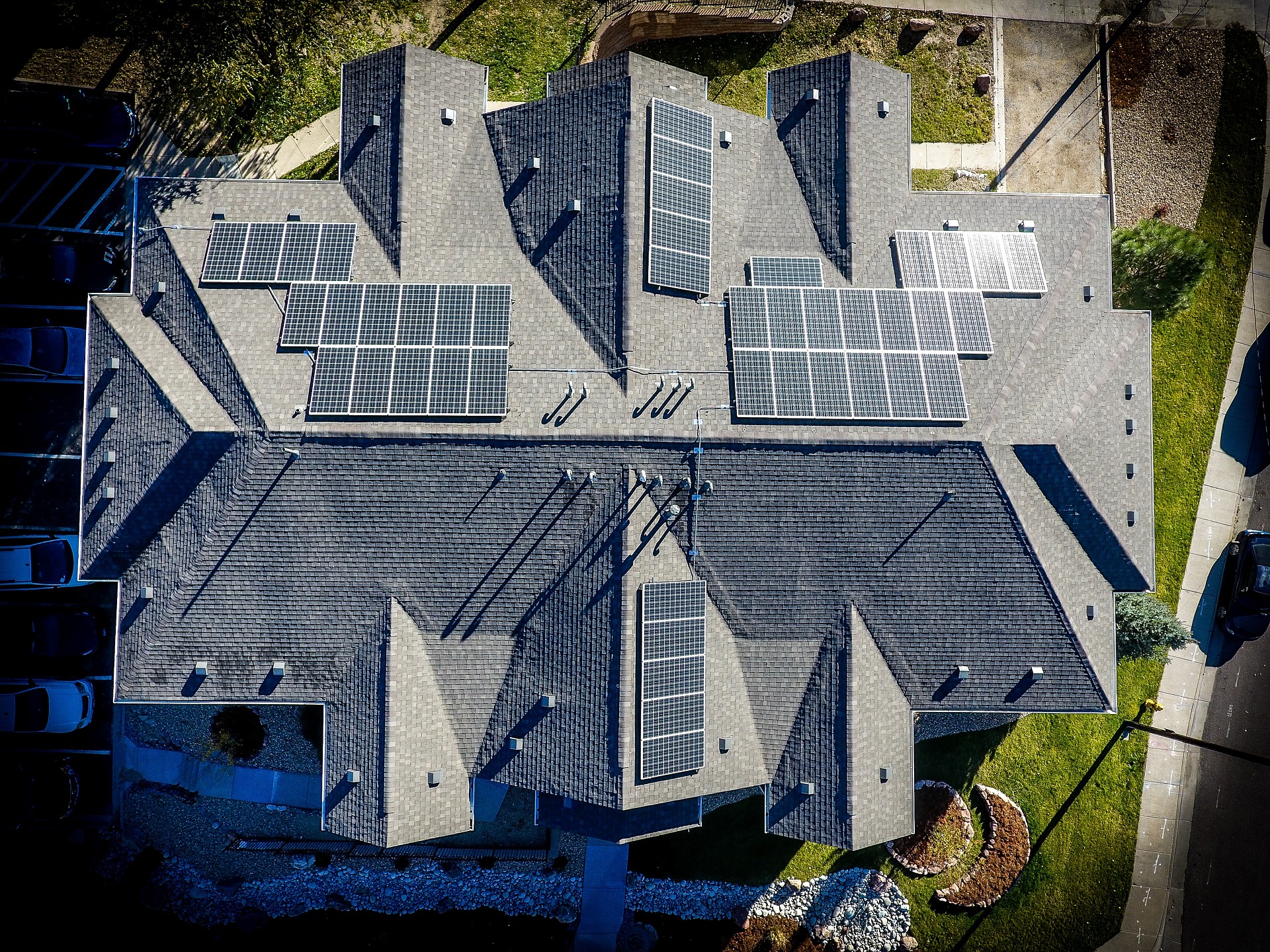 Solar Energy Pros and Cons: 8 Considerations