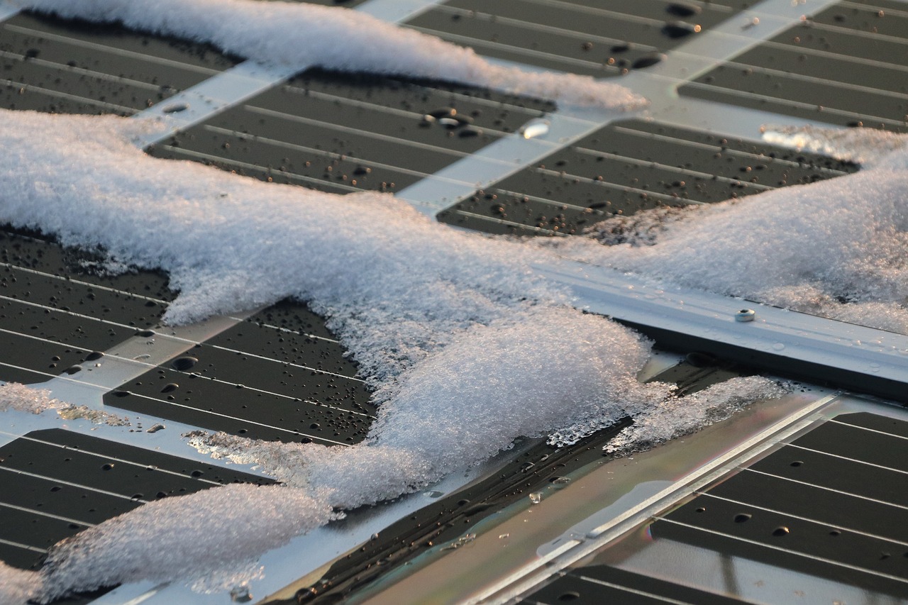 what happens to solar panels when it snows 2