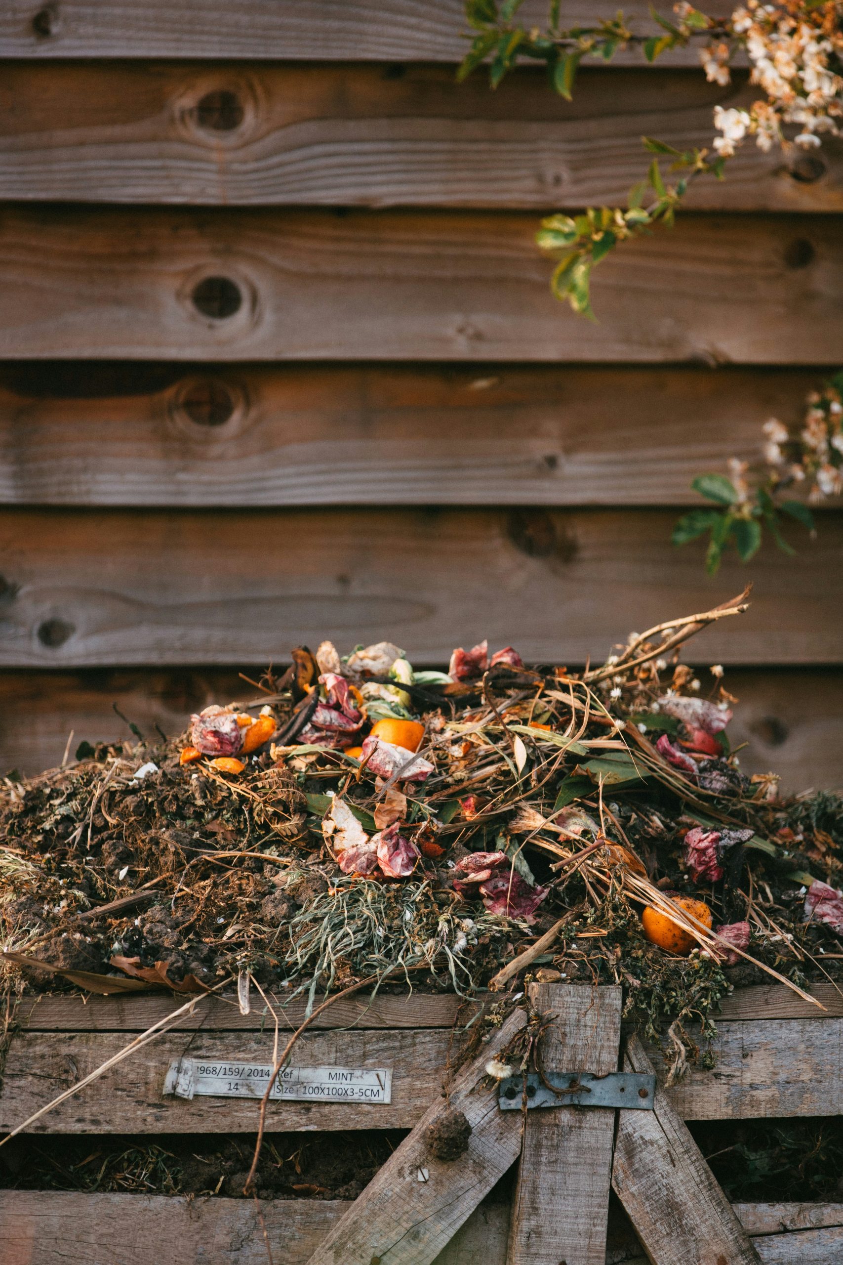 How Do I Maintain Moisture In My Compost Pile?
